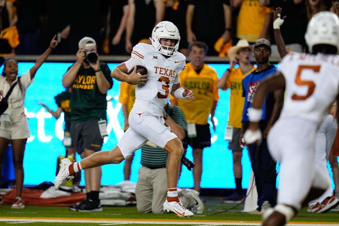 Quinn Ewers runs for a touchdown against Baylor